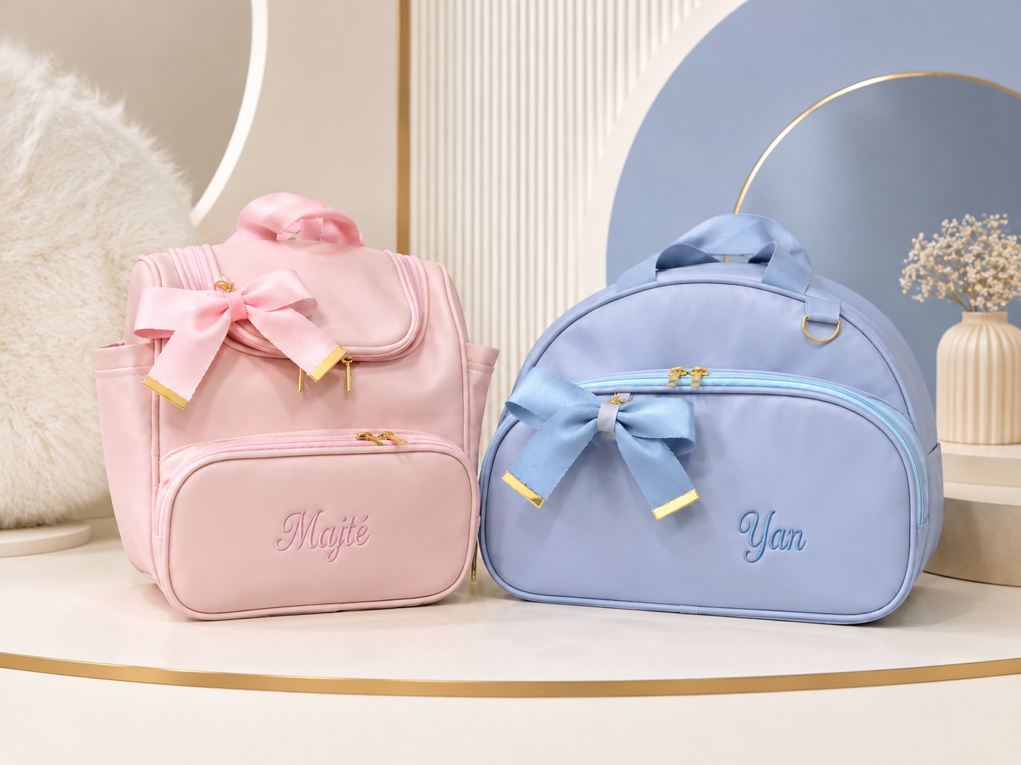 Kits Mini Belo em rosa e azul com o nome do bebê bordado